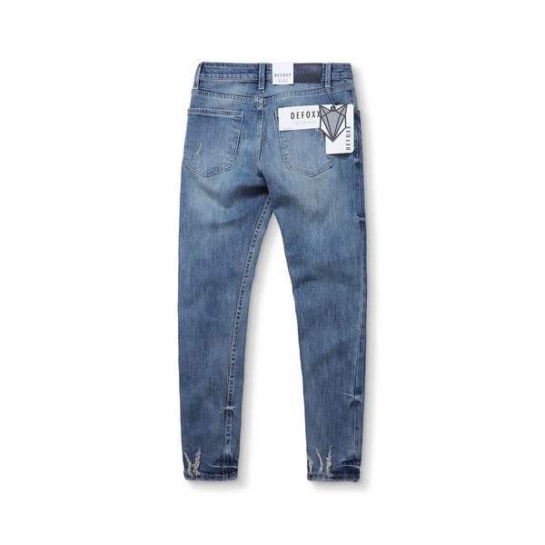 Quần jean DEFOXX xanh wash rách mang lại vẻ ngoài mạnh mẽ và cá tính