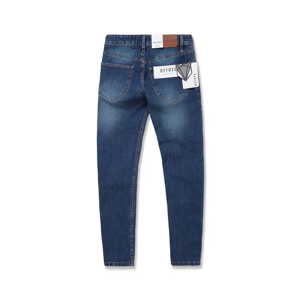 Quần jean DEFOXX xanh đậm rách được làm từ chất liệu denim cao cấp