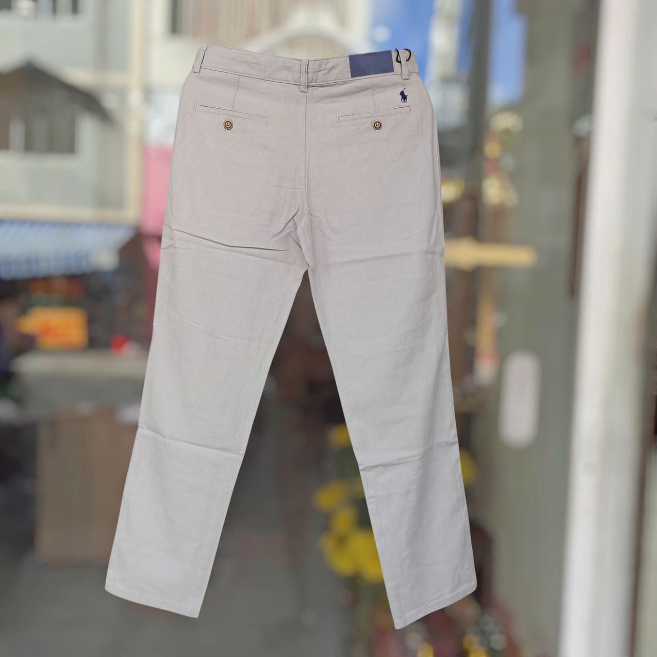 Quần dài linen lựa chọn cho du lịch hè 2026 chính là xu hướng được các tín đồ thời trang nam săn đón nhiều nhất.